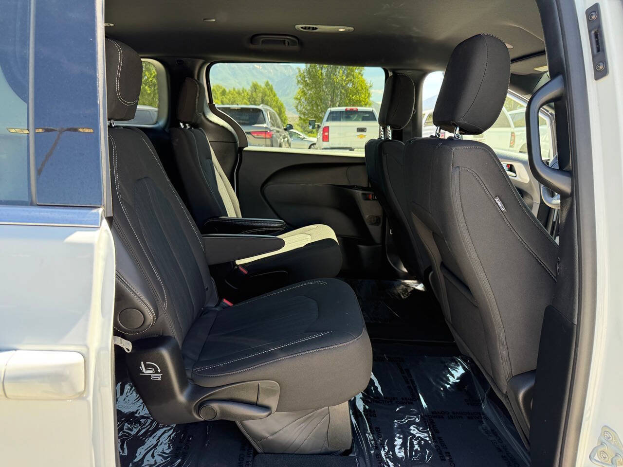Used 2024 Chrysler Pacifica Touring FWD image 20