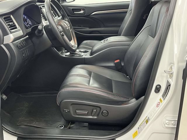 Used 2019 Toyota Highlander SE AWD/4WD image 14