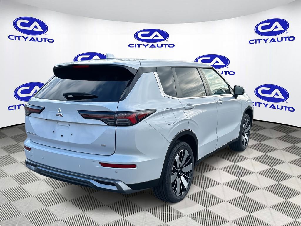 New 2026 Mitsubishi Outlander SE image 3