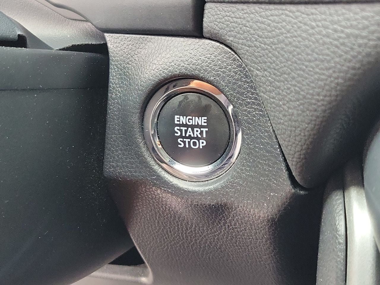 Used 2024 Toyota RAV4 XLE w/ Convenience Package FWD image 30