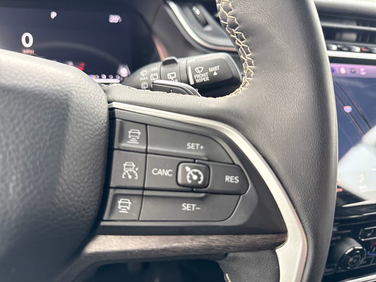 Used 2023 Jeep Grand Cherokee Limited image 27