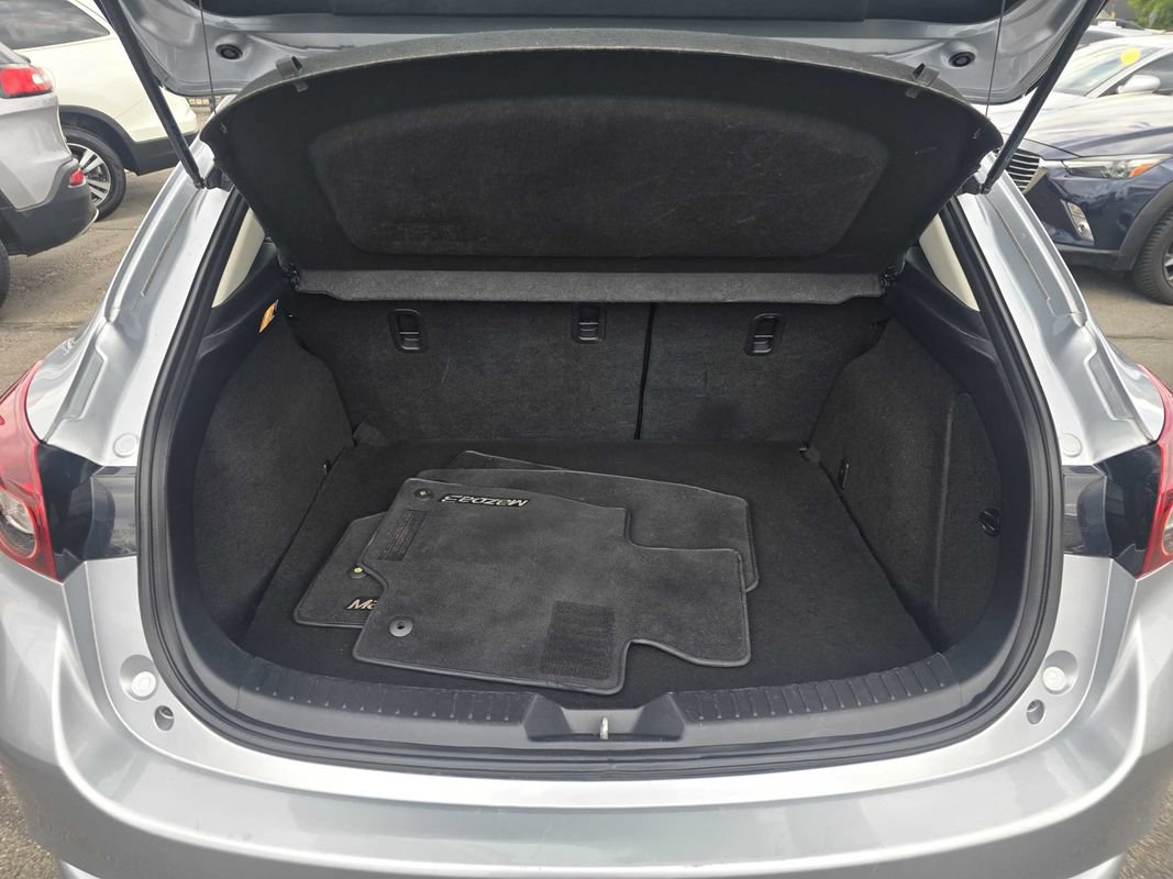 Used 2017 MAZDA MAZDA3 Touring FWD image 30