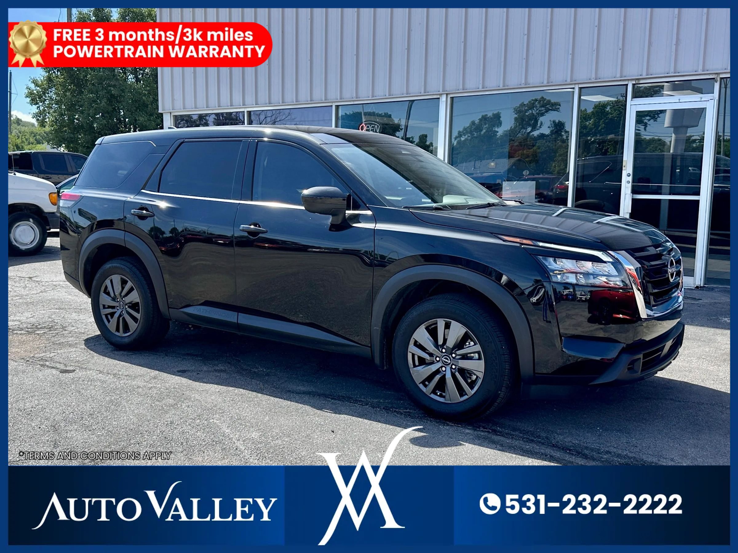 Used 2024 Nissan Pathfinder S image 1