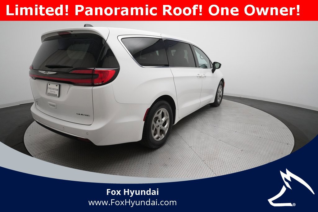 Used 2024 Chrysler Pacifica Limited image 38