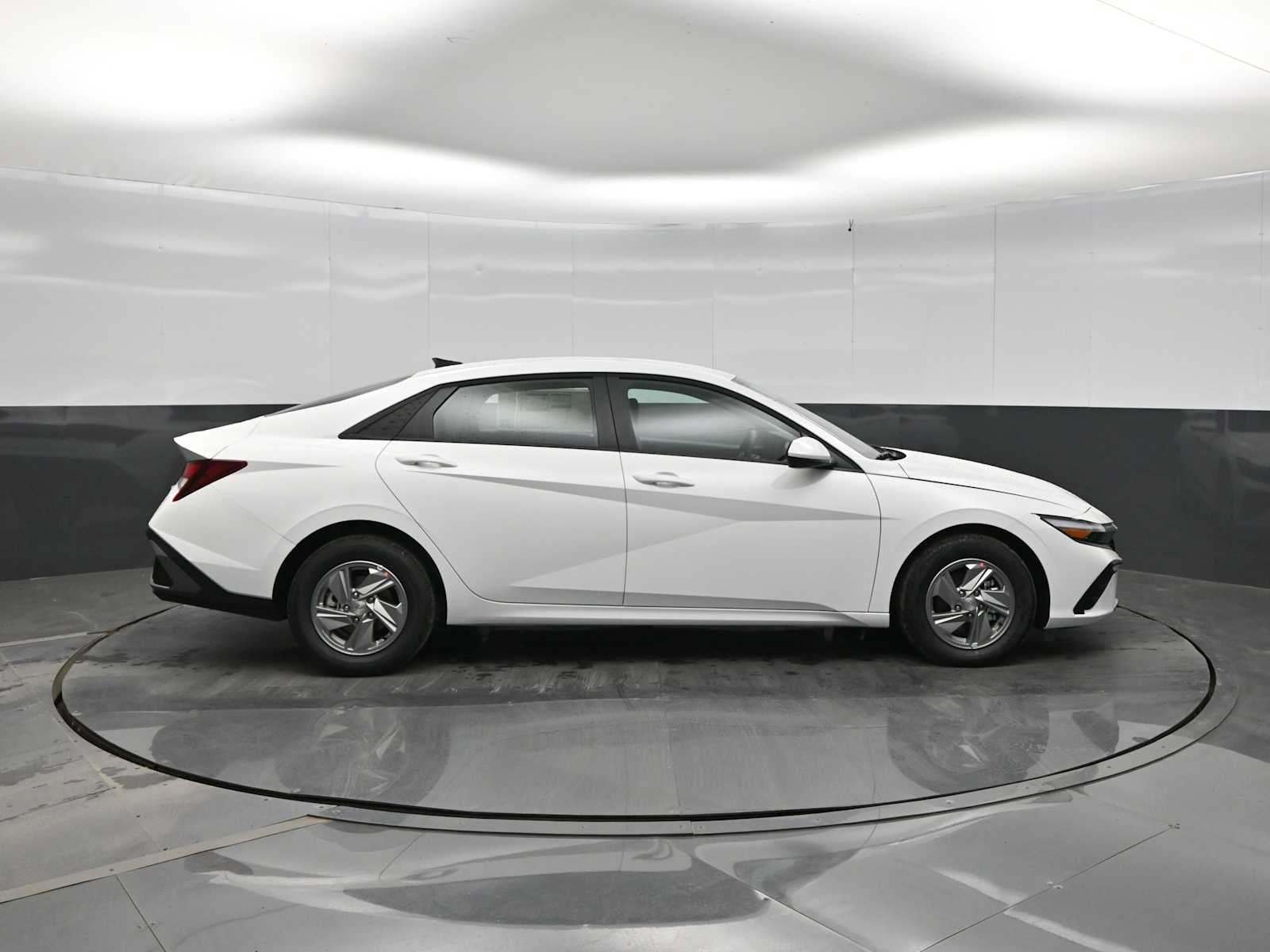 New 2026 Hyundai Elantra SE FWD image 9