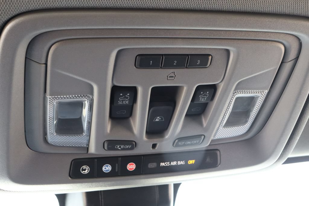 Used 2022 GMC Sierra 3500 Denali AWD/4WD image 31