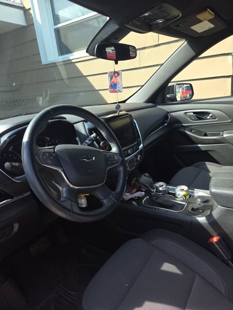Used 2023 Chevrolet Traverse LT image 3