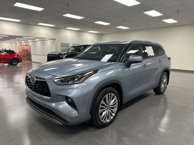 Used 2023 Toyota Highlander Platinum image 3