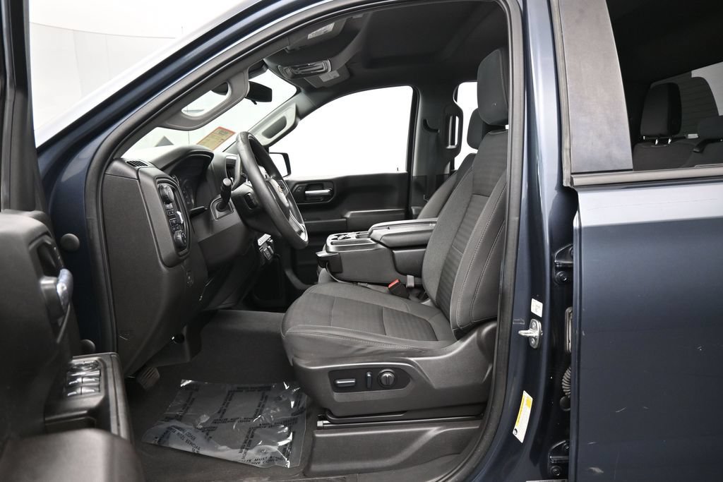 Used 2022 Chevrolet Silverado 1500 Custom w/ Safety Confidence Package AWD/4WD image 11