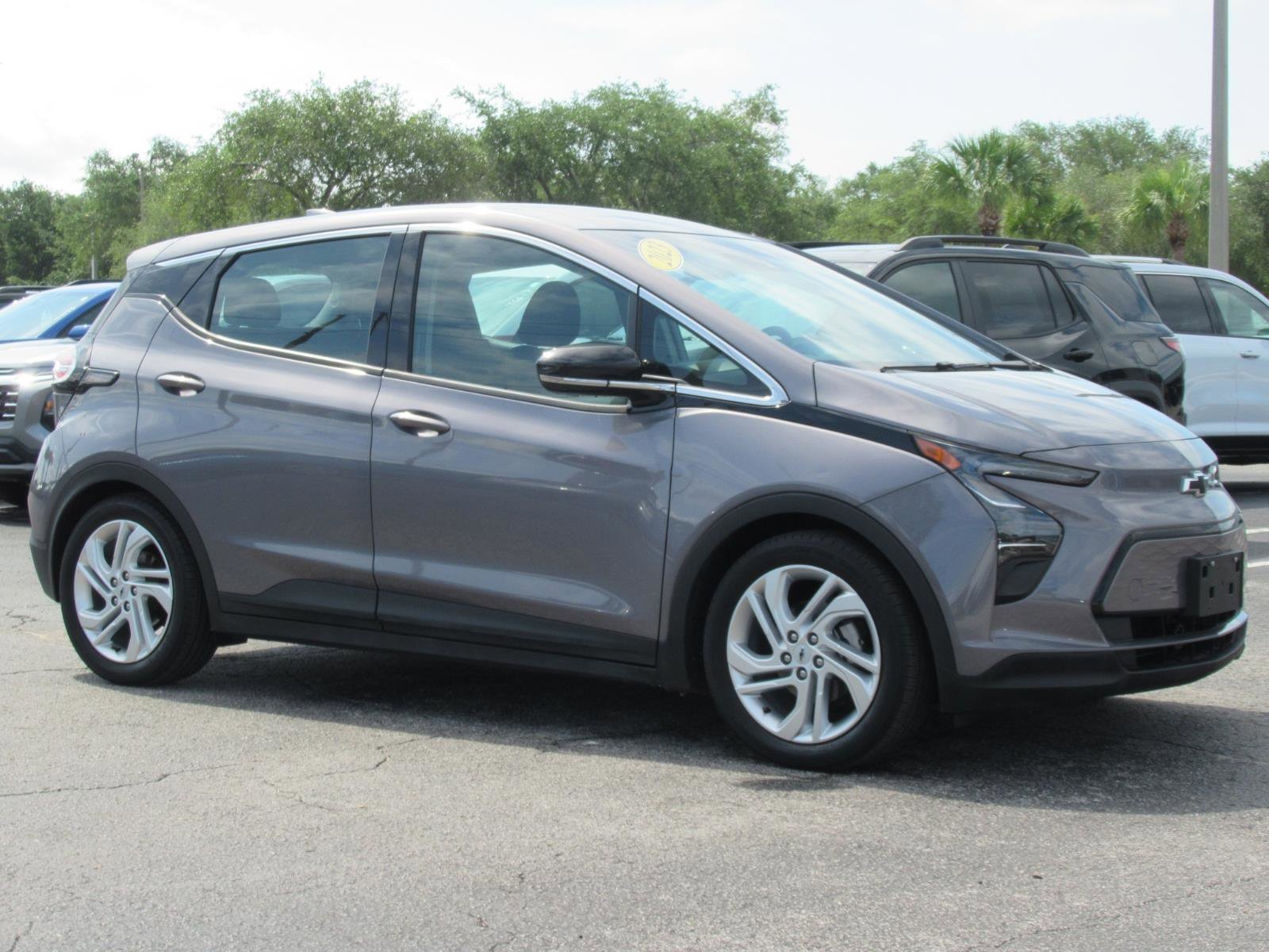 Used 2023 Chevrolet Bolt LT FWD image 3
