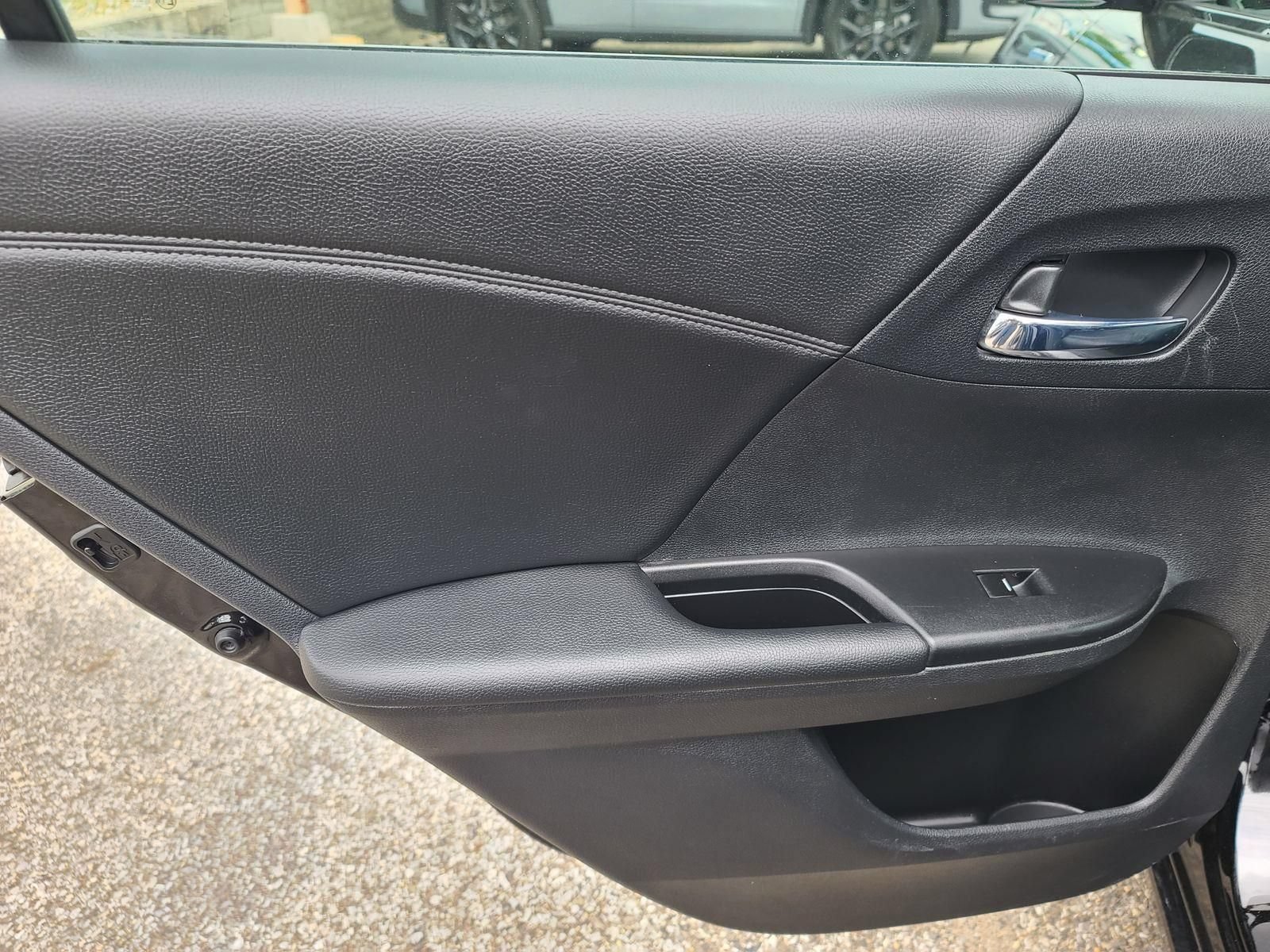 Used 2015 Honda Accord EX-L image 16