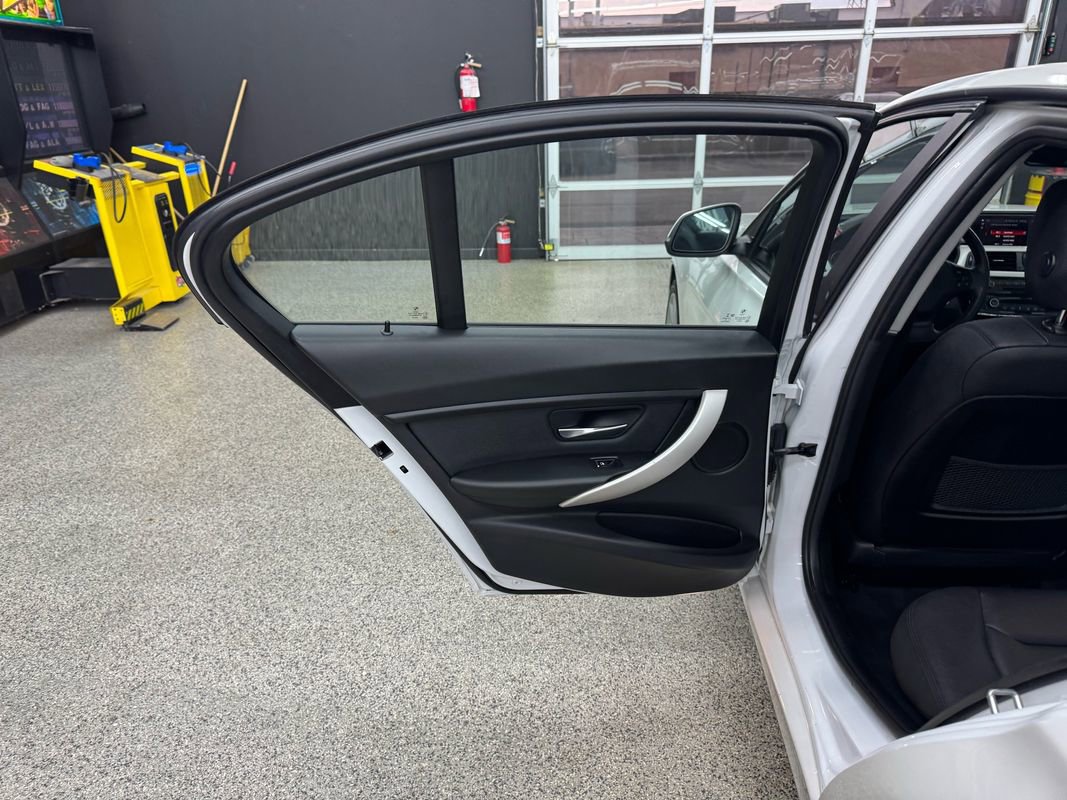 Used 2018 BMW 320i xDrive Sedan w/ Convenience Package image 12