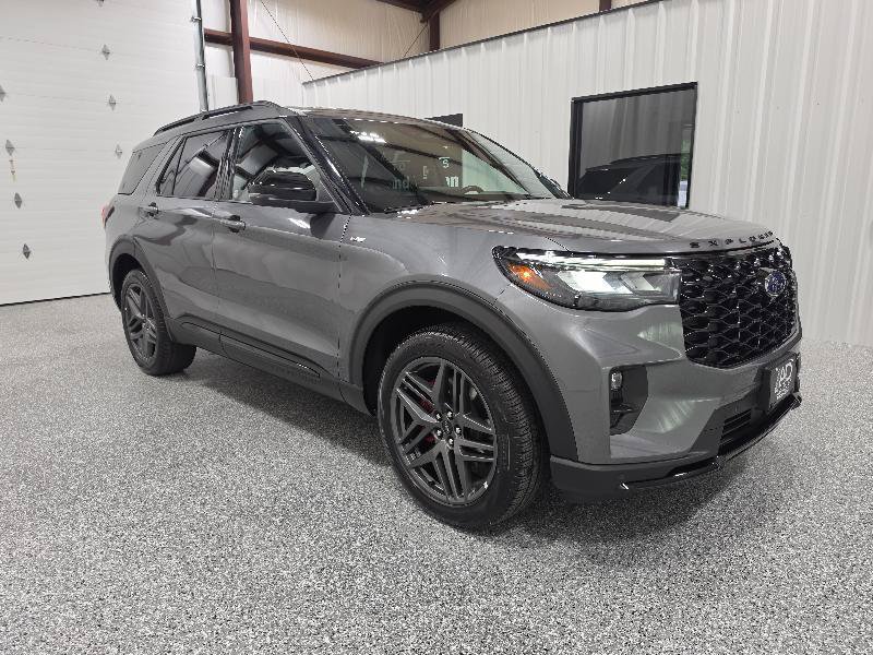 Used 2025 Ford Explorer ST-Line w/ ST-Line Street Pack AWD/4WD image 3