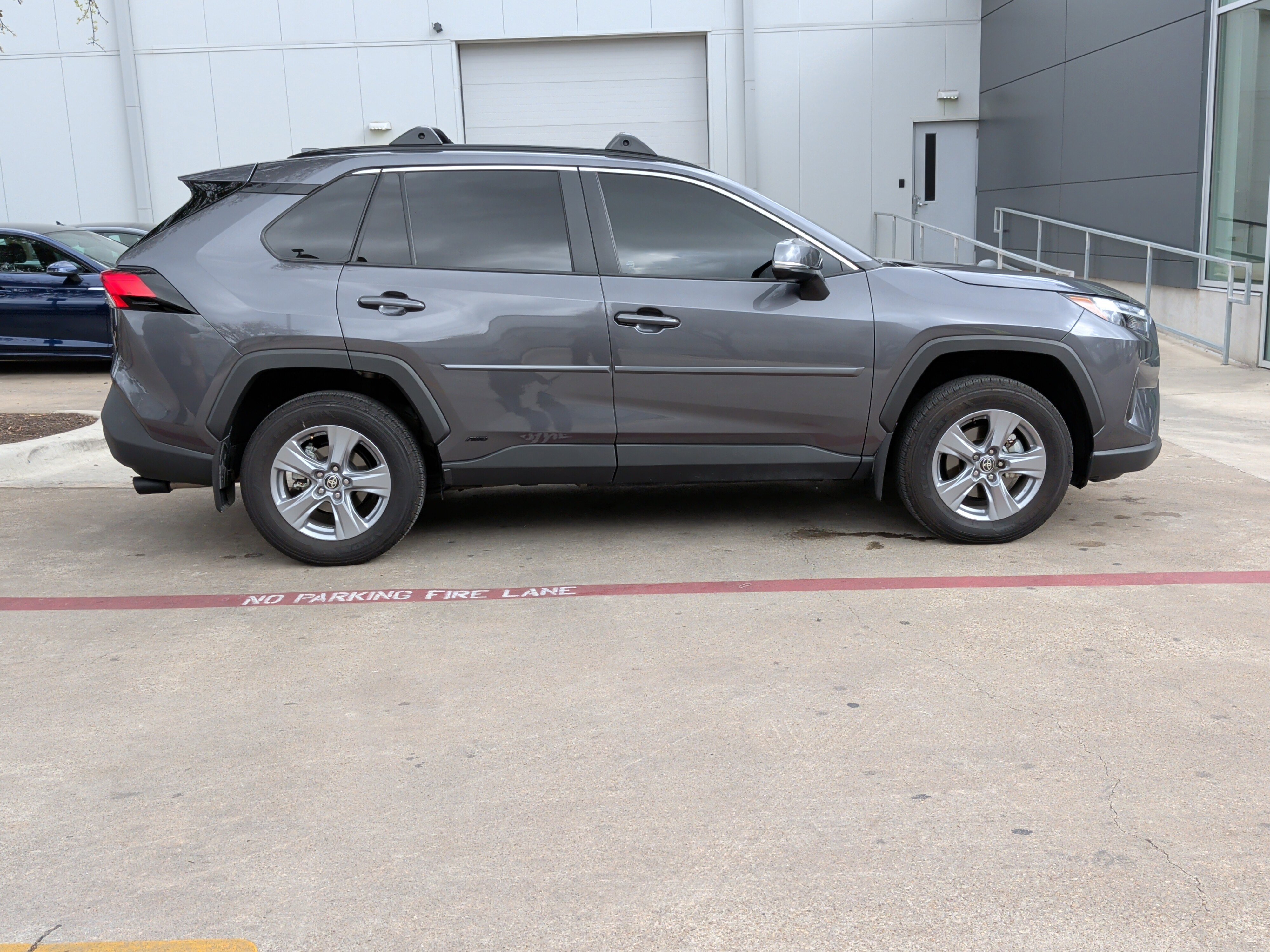 Used 2025 Toyota RAV4 XLE w/ Convenience Package image 11