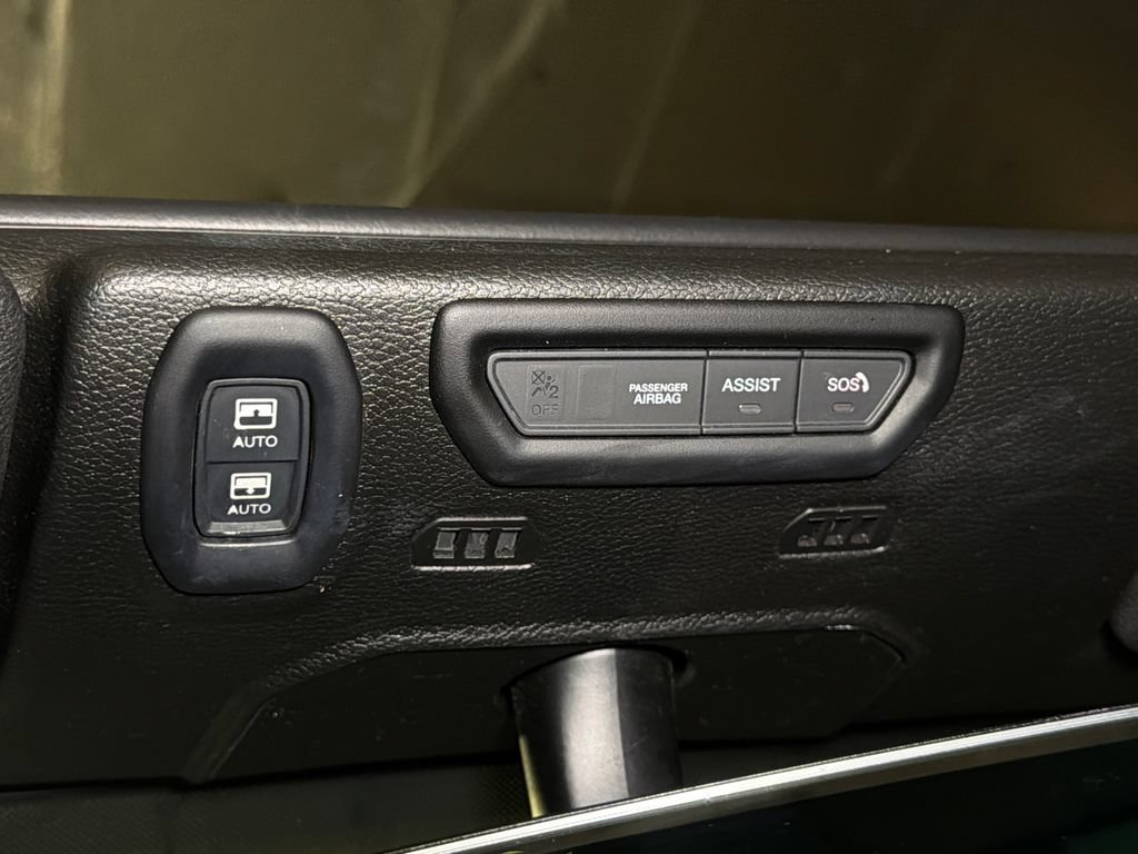 Used 2022 Jeep Wrangler Unlimited Sahara AWD/4WD image 22