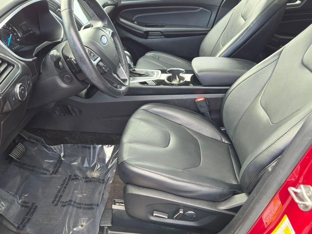 Used 2018 Ford Edge Titanium w/ Equipment Group 301A AWD/4WD image 25