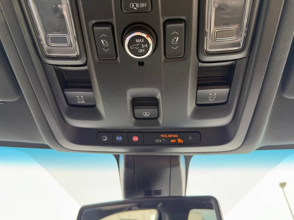 Used 2021 Chevrolet Tahoe Z71 w/ Z71 Off-Road Package AWD/4WD image 35