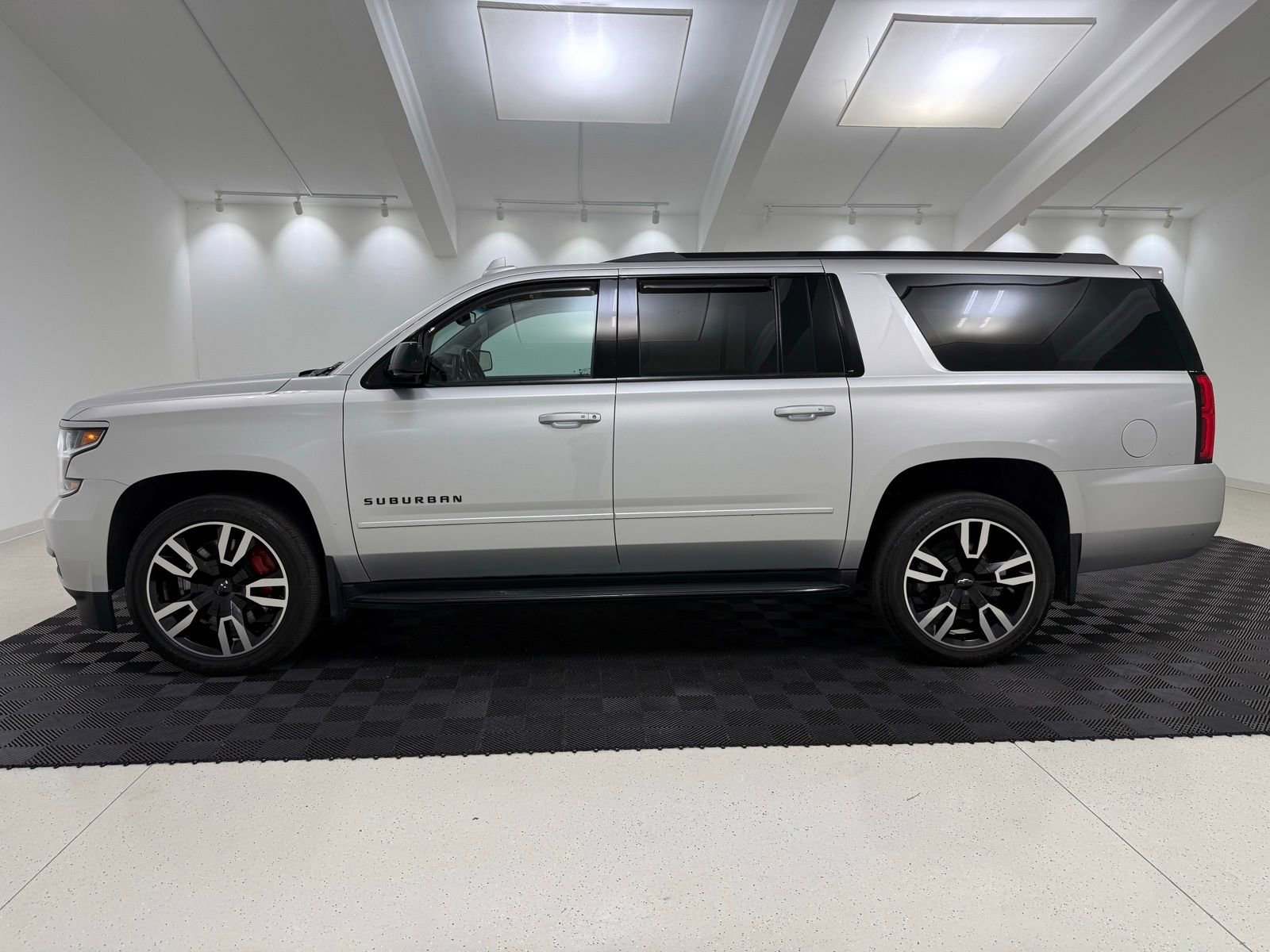 Used 2019 Chevrolet Suburban Premier AWD/4WD image 4
