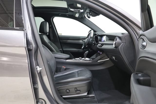 Used 2023 Alfa Romeo Stelvio Ti AWD/4WD image 36