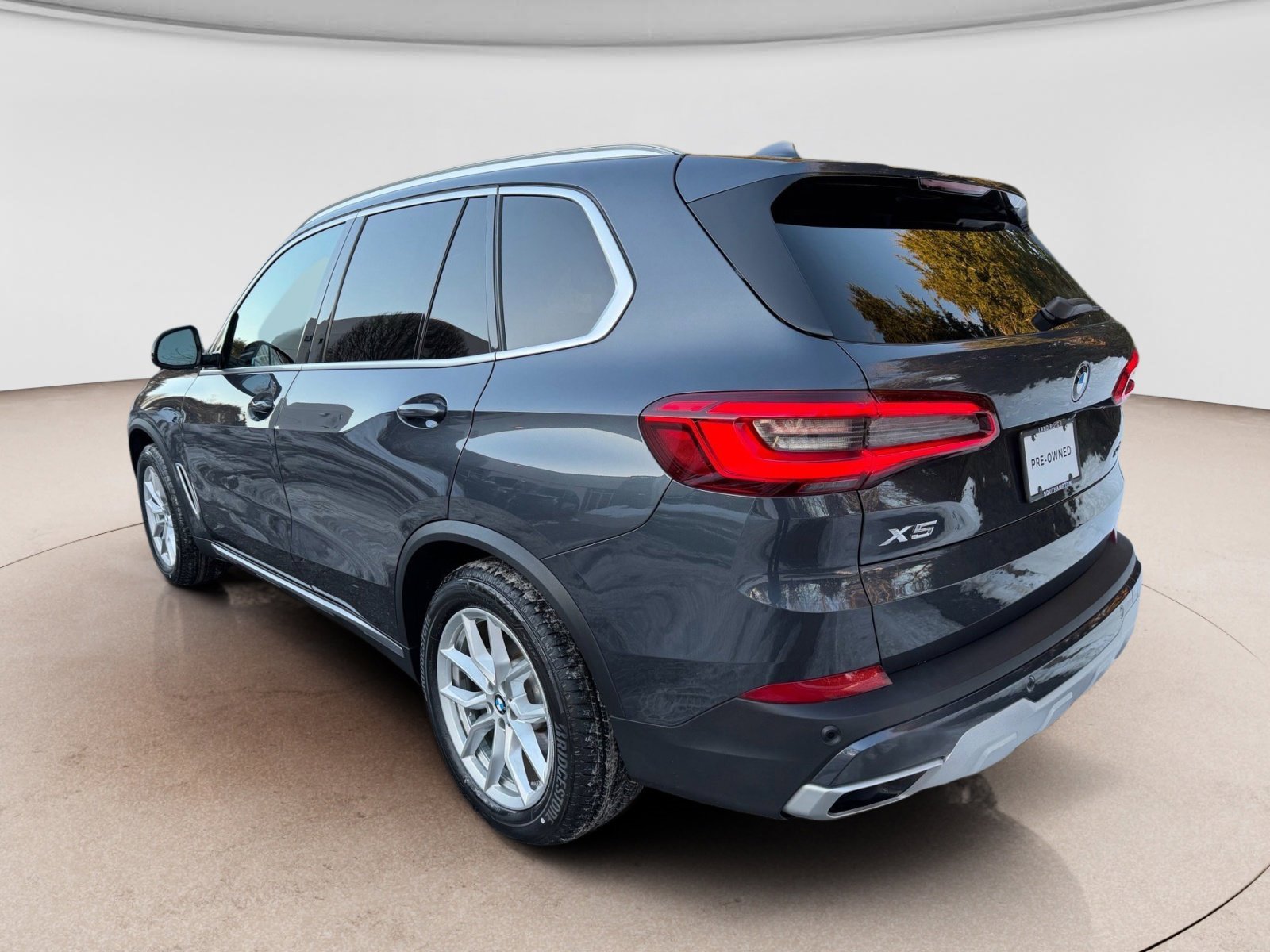 Used 2019 BMW X5 xDrive40i w/ Convenience Package AWD/4WD image 3