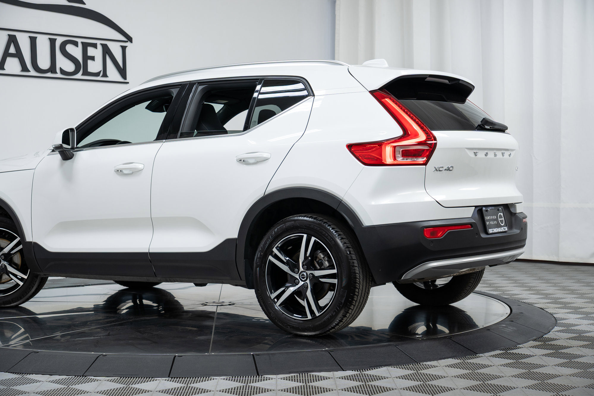 Certified 2025 Volvo XC40 B5 Core image 29