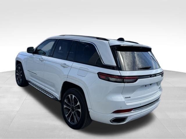 Used 2023 Jeep Grand Cherokee Overland w/ Luxury Tech Group IV AWD/4WD image 42