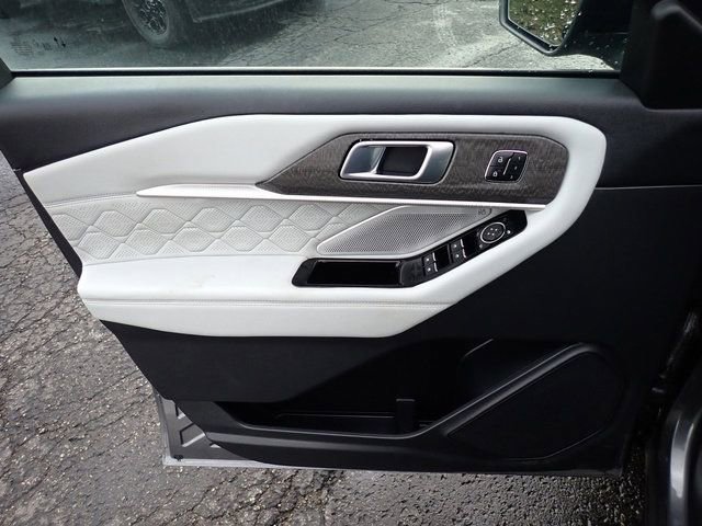 Certified 2025 Ford Explorer Platinum w/ LUX Leather Package image 22