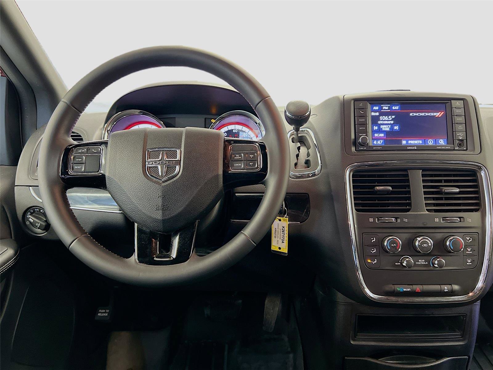 Used 2019 Dodge Grand Caravan SE image 2