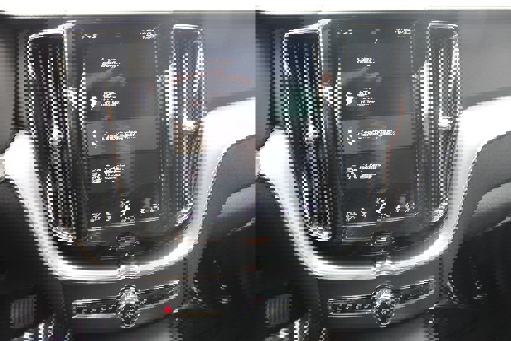 Used 2020 Volvo XC60 T5 Momentum image 14