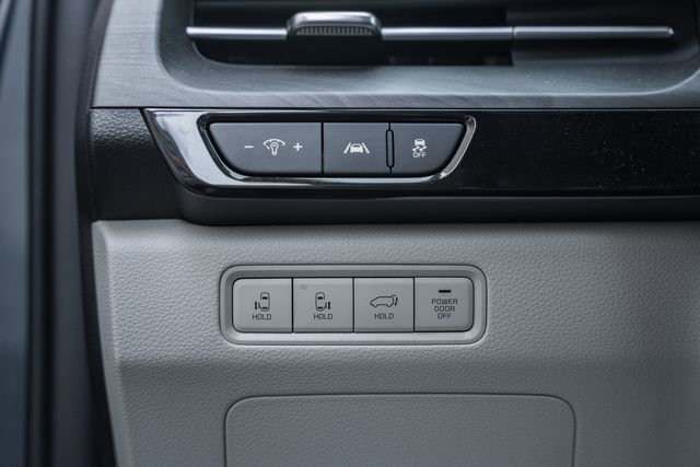 Used 2024 Kia Carnival EX FWD image 46