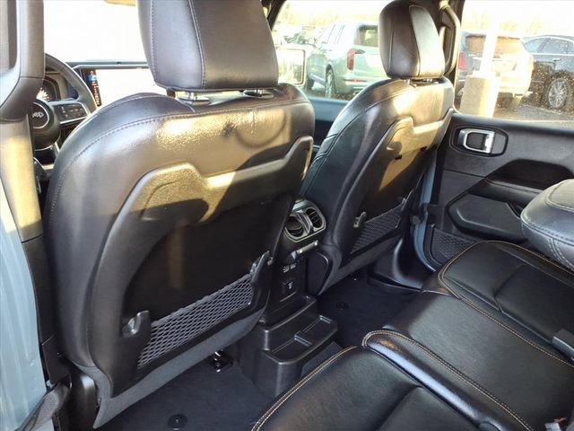 Used 2024 Jeep Wrangler Unlimited Sahara w/ Technology Group AWD/4WD image 17