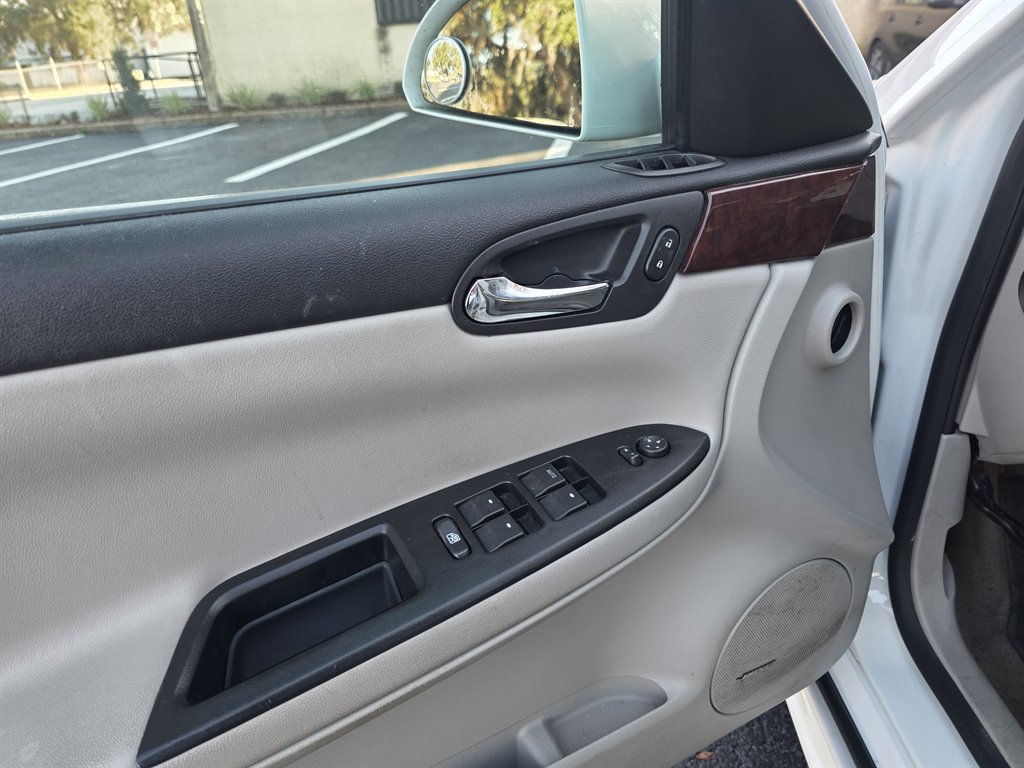 Used 2010 Chevrolet Impala LT w/ Luxury Edition Package image 15