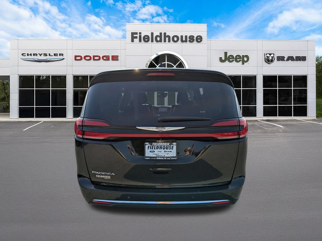 Used 2024 Chrysler Pacifica Touring-L FWD image 6