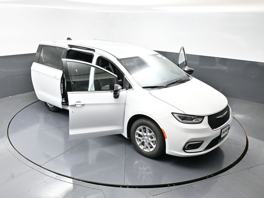 New 2026 Chrysler Pacifica Select image 56