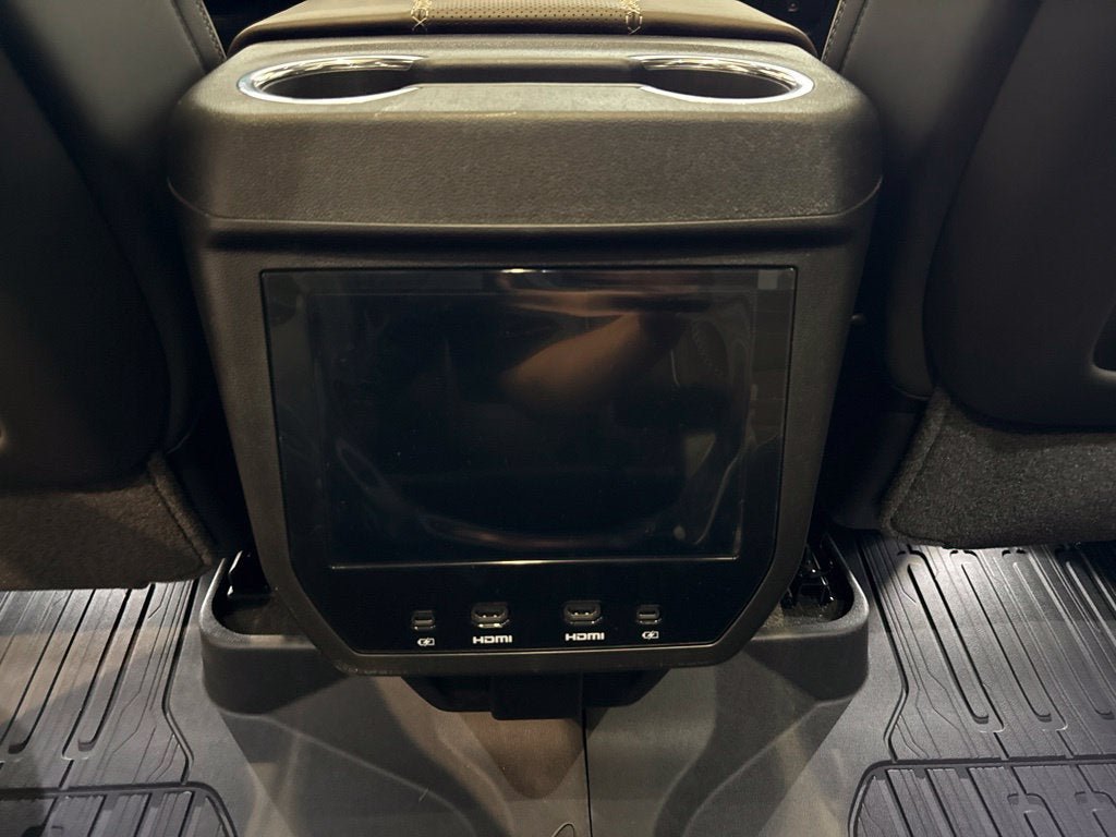 New 2026 GMC Yukon XL Denali Ultimate w/ LPO, Floor Liner Package AWD/4WD image 25