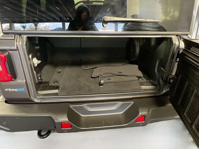 Used 2021 Jeep Wrangler Unlimited Sahara w/ Cold Weather Group image 28