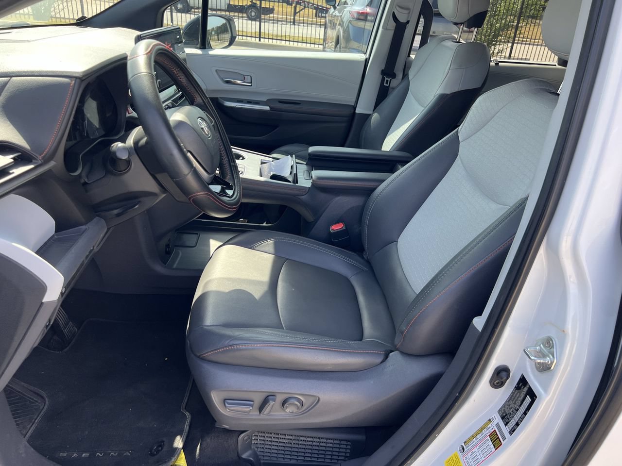 Used 2021 Toyota Sienna XSE FWD image 6