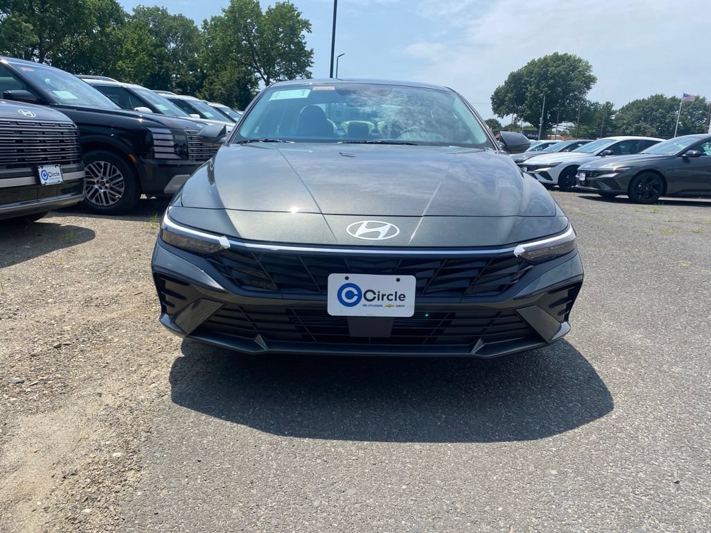 New 2026 Hyundai Elantra Limited FWD image 3
