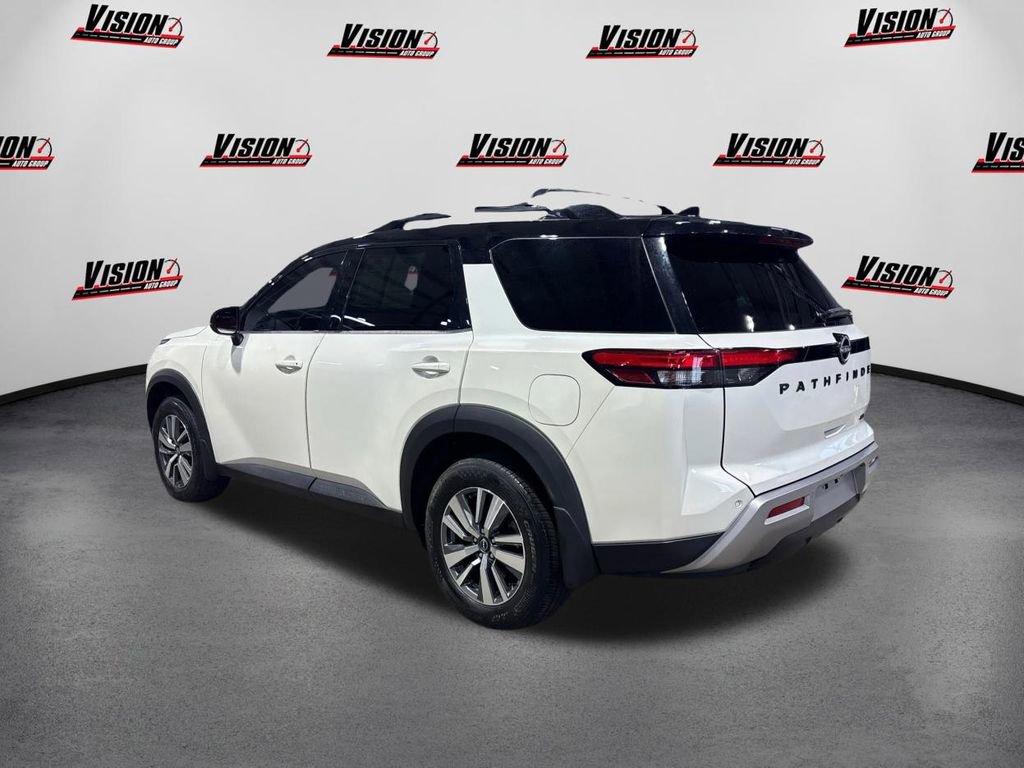 Used 2023 Nissan Pathfinder SL w/ Black Appearance Package image 7