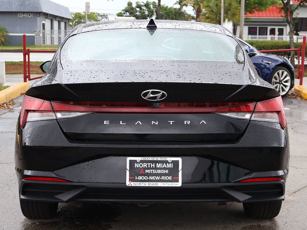 Used 2023 Hyundai Elantra SEL w/ Convenience Package FWD image 11