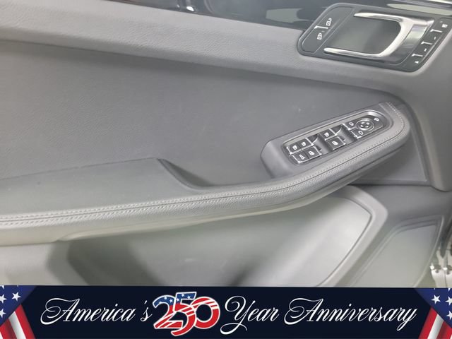 Used 2025 Porsche Macan AWD/4WD image 16