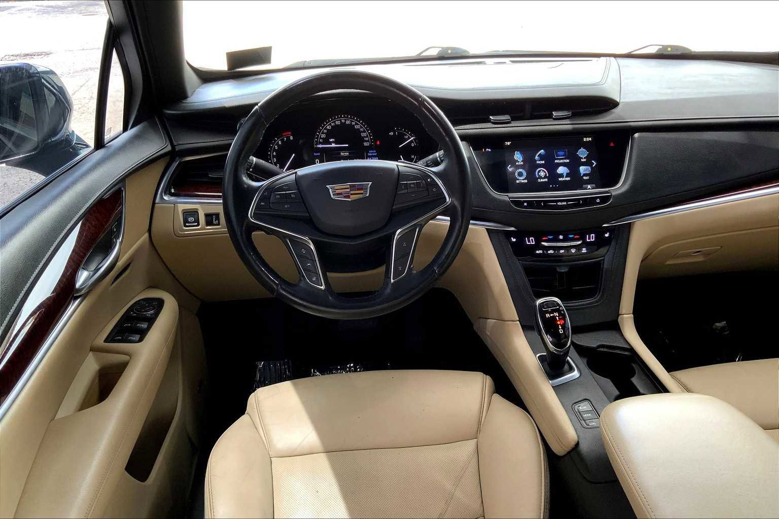 Used 2018 Cadillac XT5 Luxury w/ Driver Awareness Package image 10