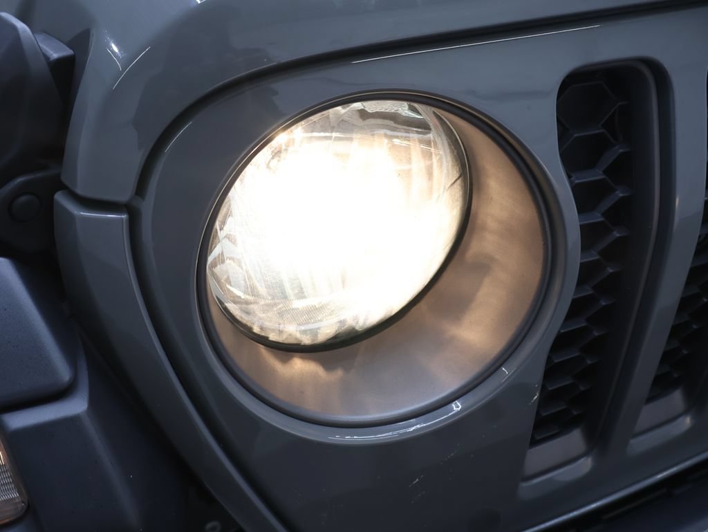 Used 2023 Jeep Gladiator Mojave w/ Cold Weather Group AWD/4WD image 31