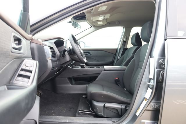 Used 2023 Nissan Rogue S image 10