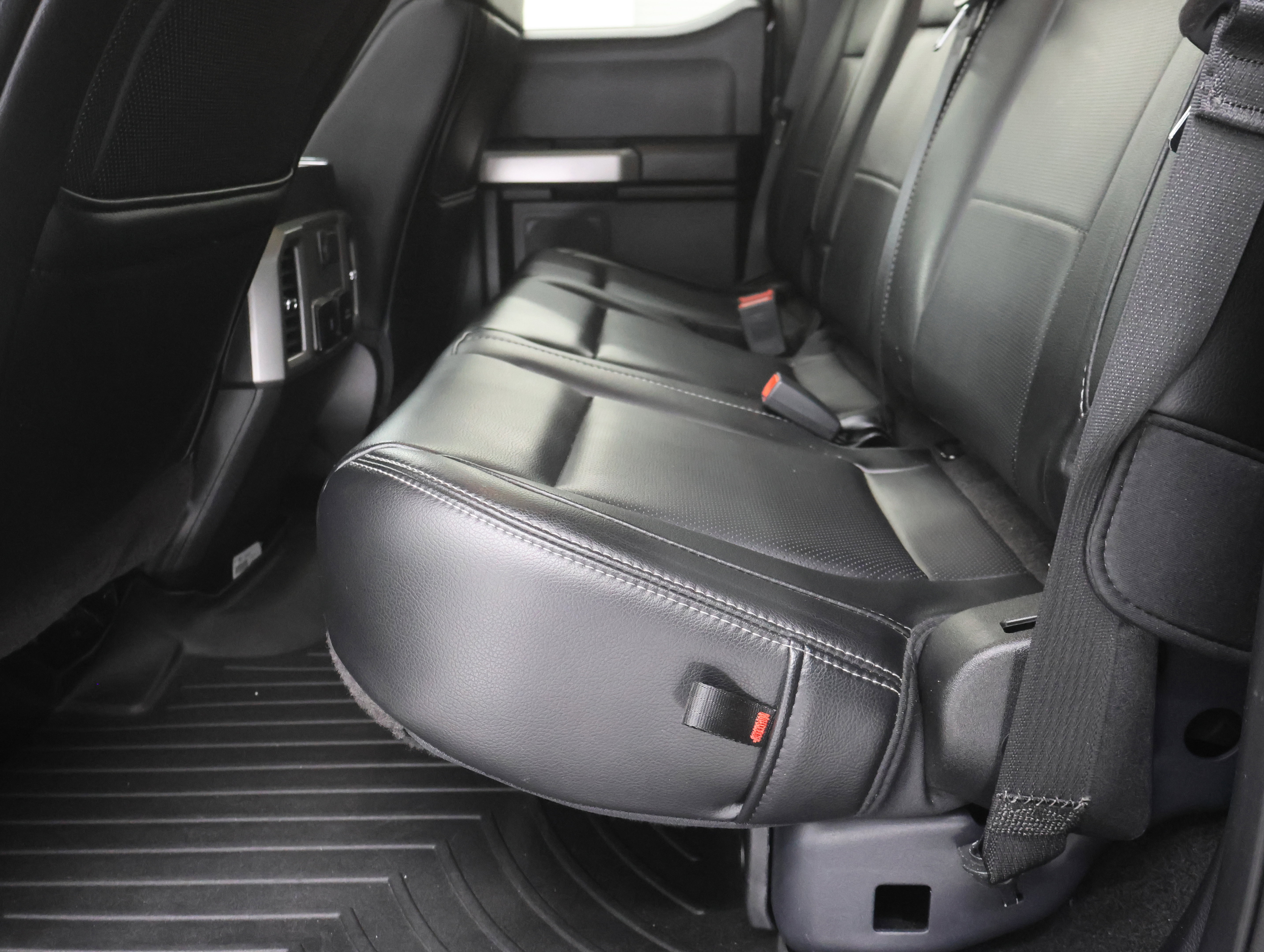 Used 2019 Ford F350 Lariat w/ Chrome Package image 33