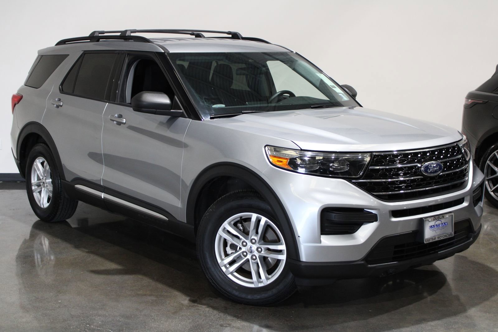 Used 2020 Ford Explorer XLT image 2