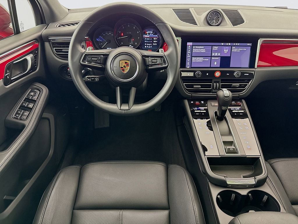 Certified 2025 Porsche Macan AWD/4WD image 25