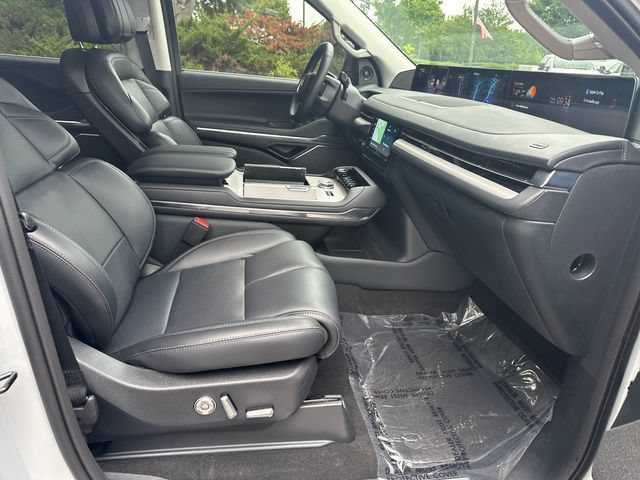 New 2026 Lincoln Navigator Reserve AWD/4WD image 14