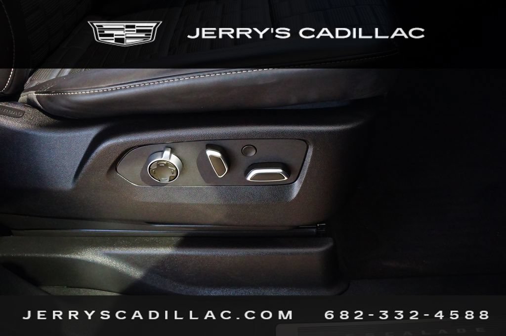Used 2024 Cadillac Escalade ESV V AWD/4WD image 30