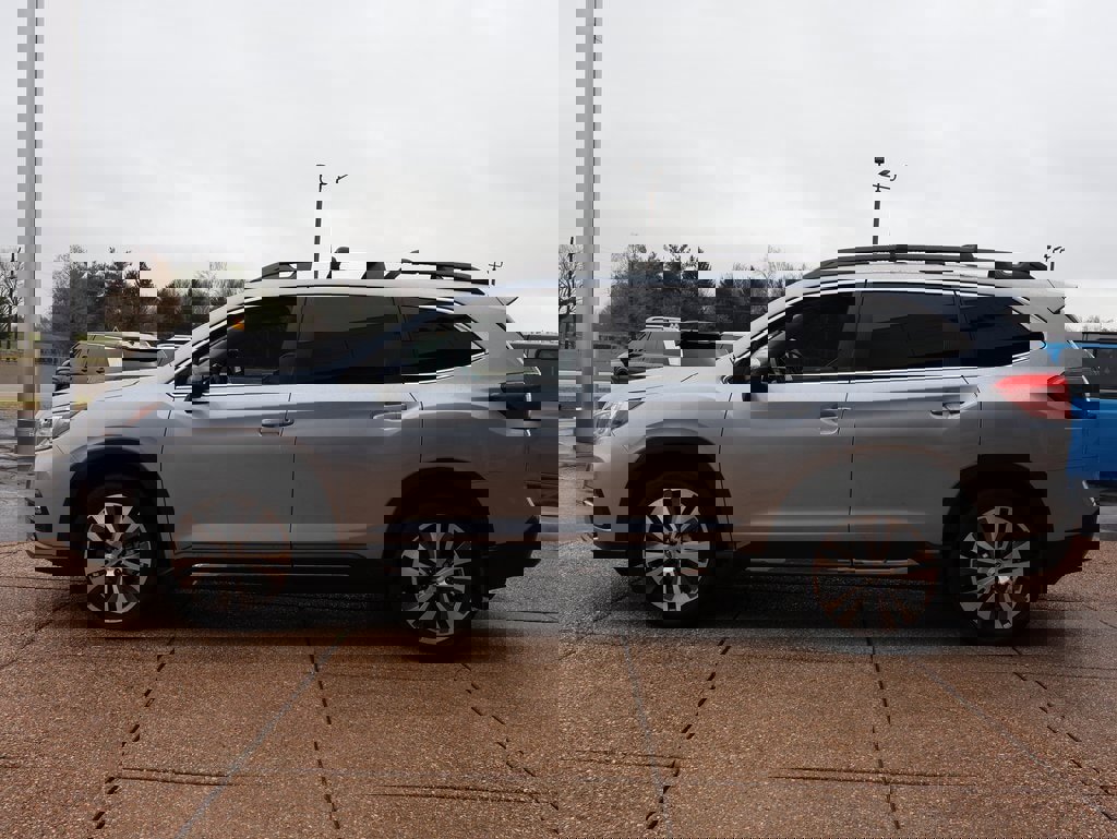 Used 2022 Subaru Ascent Limited w/ Technology Package image 3